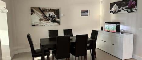 Villa | Living area | Flat-screen TV, printers