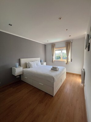 3 bedrooms, iron/ironing board, free WiFi, bed sheets - Ideal family vacation home with private garden 1.5 km from the center  (Fte Boa Nabos-Ericeira)