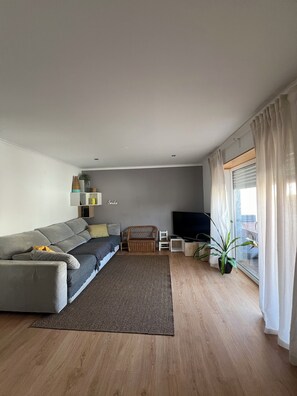 Smart TV - Ideal family vacation home with private garden 1.5 km from the center  (Fte Boa Nabos-Ericeira)