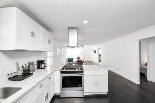 Spacious 3-bedroom apartment in vibrant Houston - 15 Min to Airport