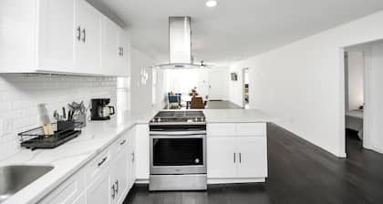 Spacious 3-bedroom apartment in vibrant Houston - 15 Min to Airport