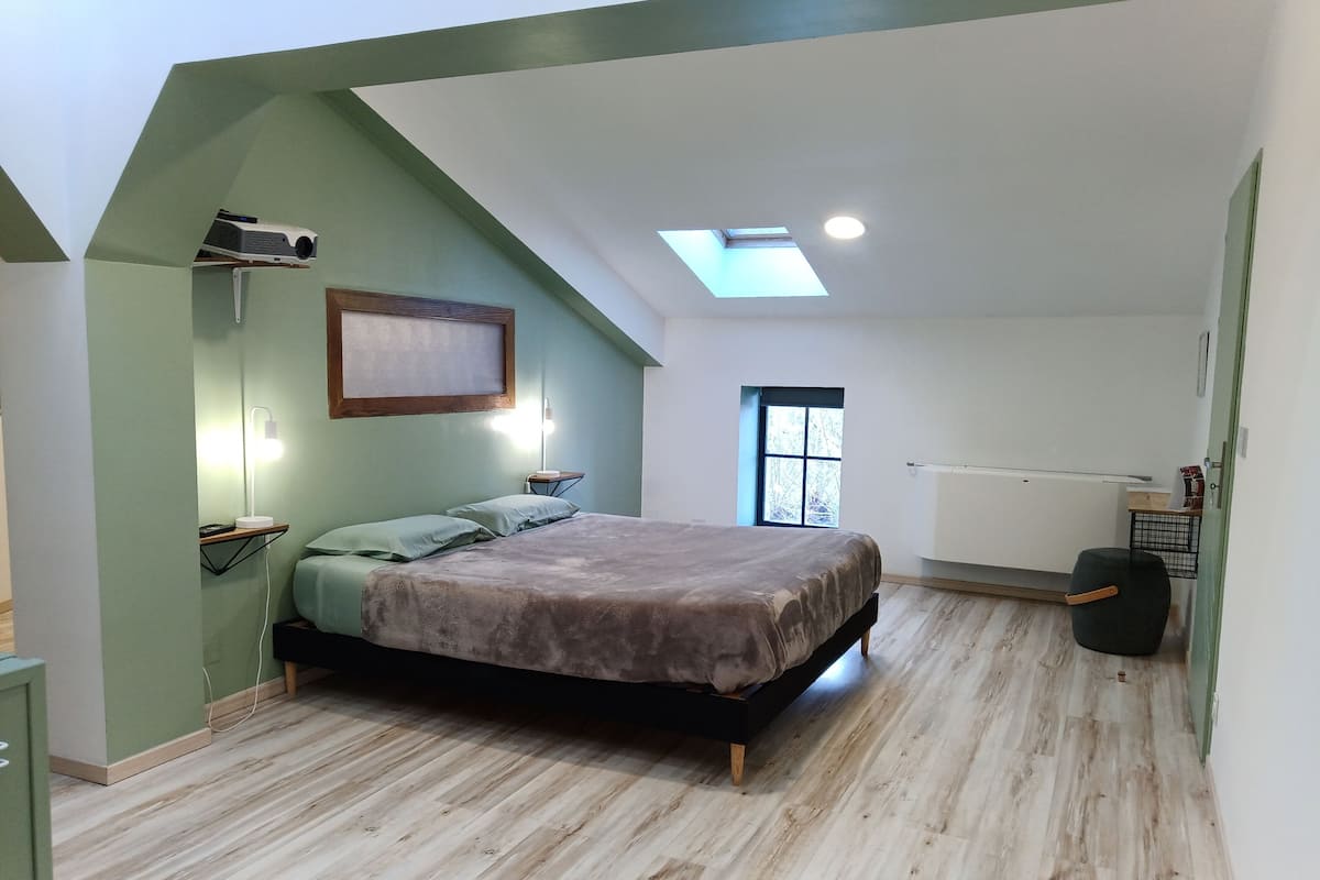 Quadrupla Comfort, vista fiume | Postazione laptop, Wi-Fi gratuito