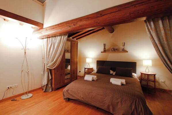 Iron/ironing board, free WiFi