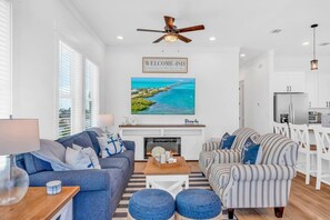 TV connectée, cheminée, table de tennis de table, chaîne hi-fi