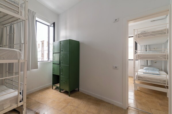 Dormitorio compartido Confort, vistas a la ciudad | Wifi gratis