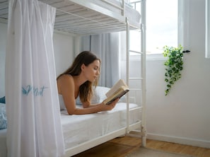 ห้องพักรวม, หอพักรวม, ห้องน้ำรวม (One Single Bed in a 6 beds room) | Wi-Fi ฟรี