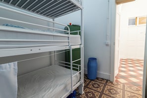 Dormitorio compartido económico, vistas a la ciudad | Wifi gratis