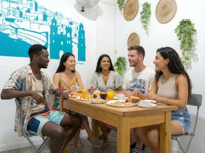 Fridge, microwave - Hostel Las Palmas by Youroom (Las Palmas de Gran Canaria)