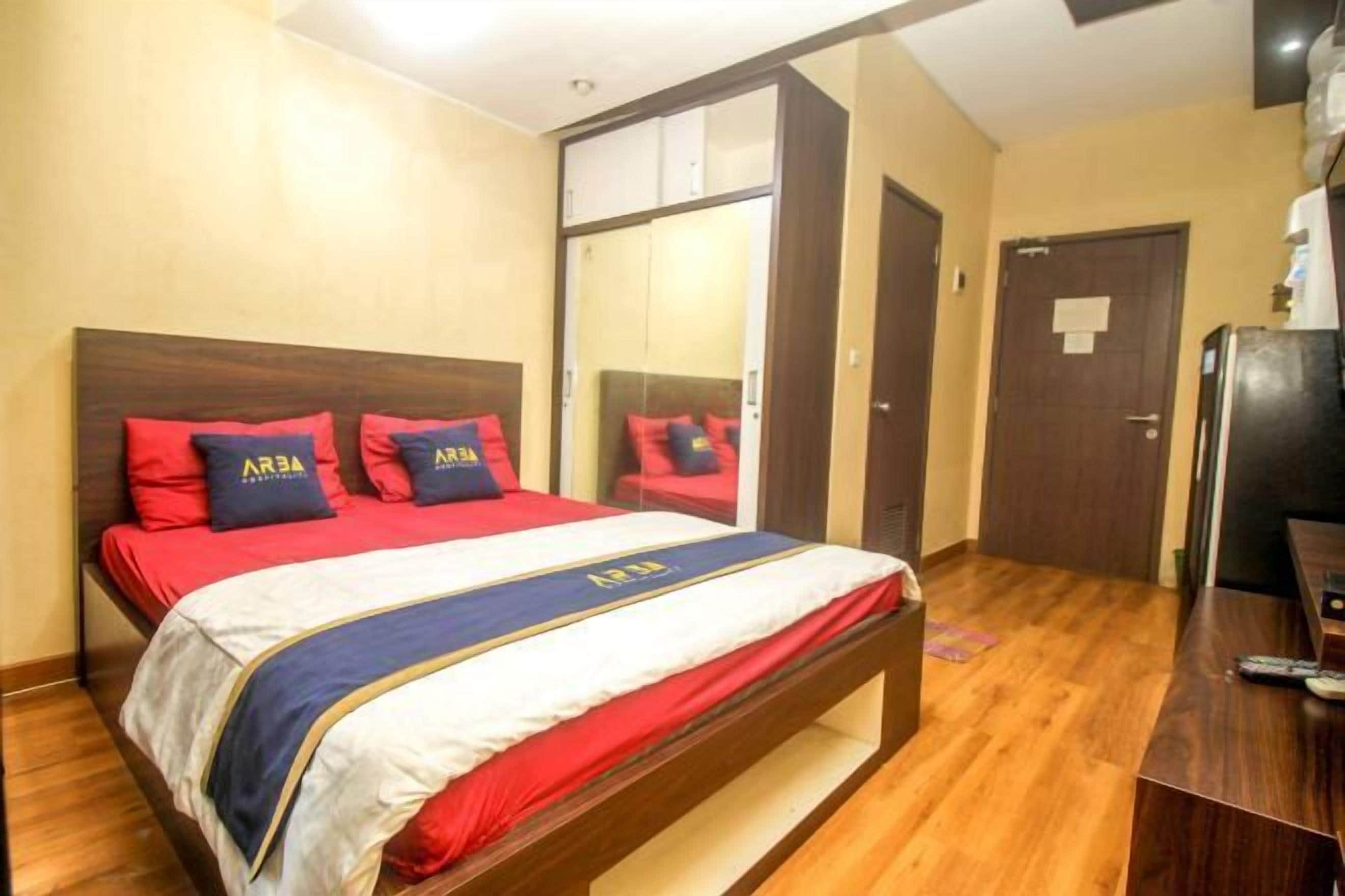 Skrivebord og sengetøy