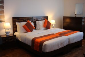 3 bedrooms, in-room safe, iron/ironing board, free WiFi