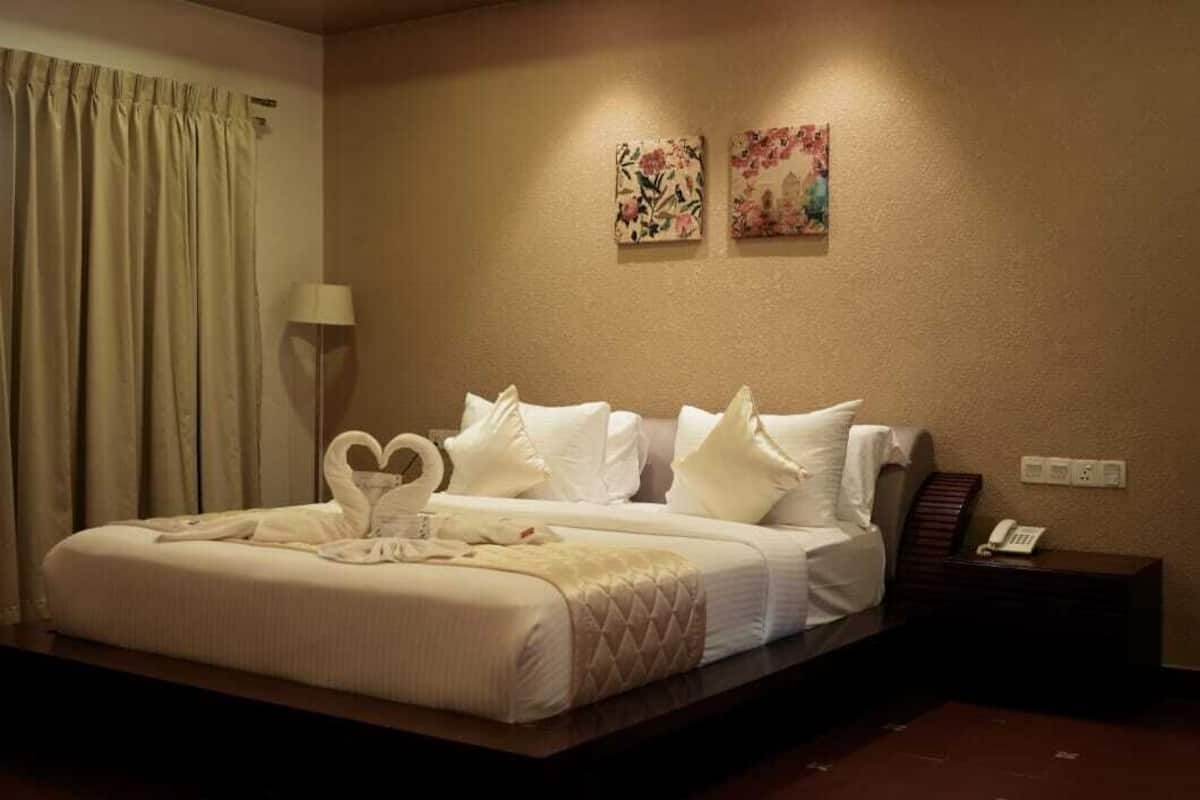 In-room safe, iron/ironing board, free WiFi