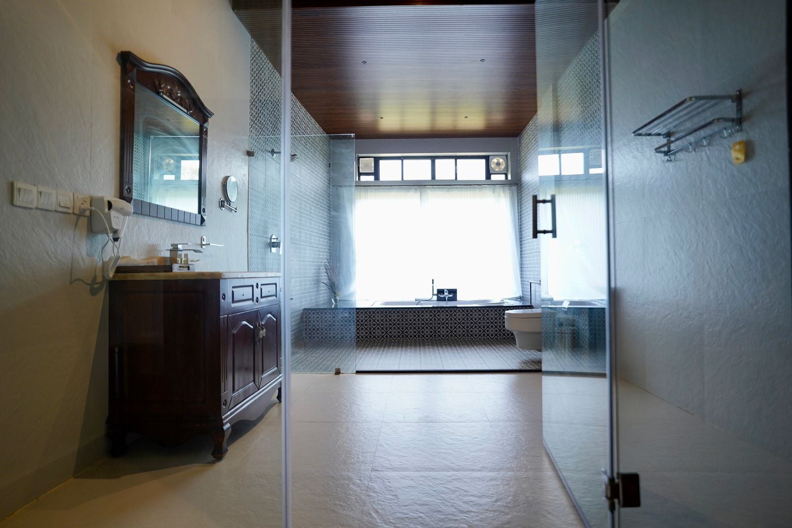 Habitación doble Confort, balcón | Baño | Batas y pantuflas 