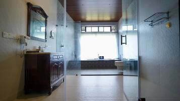 Comfort Double Room, Balcony | Bathroom | Bathrobes, slippers