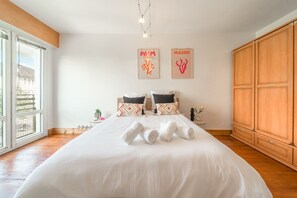 3 dormitorios, tabla de planchar con plancha, cuna de viaje y wifi
