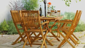 Outdoor dining - The Broom (Scafati)