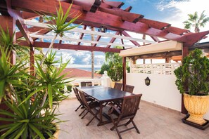 Outdoor dining - Villa Allegra - Four Bedroom Villa, Sleeps 8 (Callao Salvaje)
