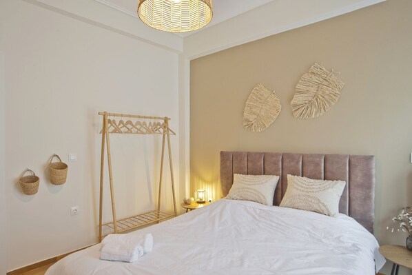 2 bedrooms, iron/ironing board, WiFi, bed sheets