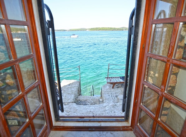 Apartment (One Bedroom Apartment with Sea View) | Ausblick vom Zimmer
