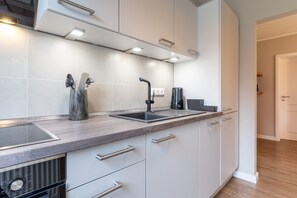 Apartment | Private kitchen - Apartment in Busum Near Perlebucht Lagoon (Westerdeichstrich)