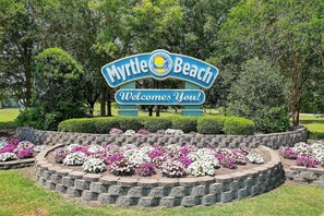 A sign for Myrtle Beach with a welcoming message. - Luxury Ocean View Condo- relaxing exclusive access (Myrtle Beach)