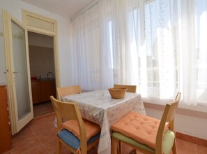 Apartment (Two Bedroom Apartment with Loggia) | Esszimmer