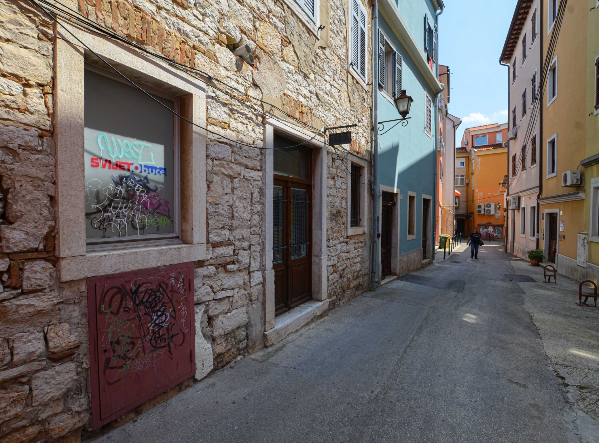 Estudio (Studio Apartment) | Exterior