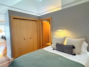 3 Schlafzimmer, Schreibtisch, Bügeleisen/Bügelbrett, WLAN