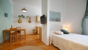 Studio (Studio Apartment)
