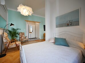 Studio (Studio Apartment)