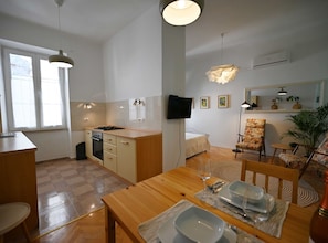 Studio (Studio Apartment) | Eget kjøkken | Kjøleskap