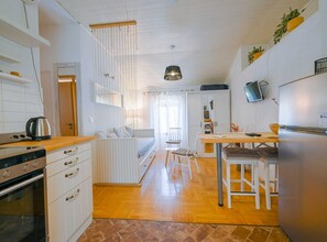 Lägenhet (One Bedroom Apartment with Balcony) | Eget kök | Kylskåp