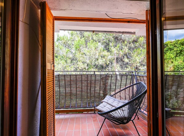 Apartamento (One Bedroom Apartment with Balcony) | Sacada