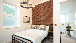 Unclassified image, 2 of 17, button - The Shadwell Place - Modern 1bdr Flat (London)