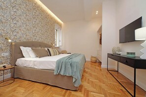 Blackout curtains, iron/ironing board, free WiFi - YCH-Luxury home near Piazza Venezia (Rome)