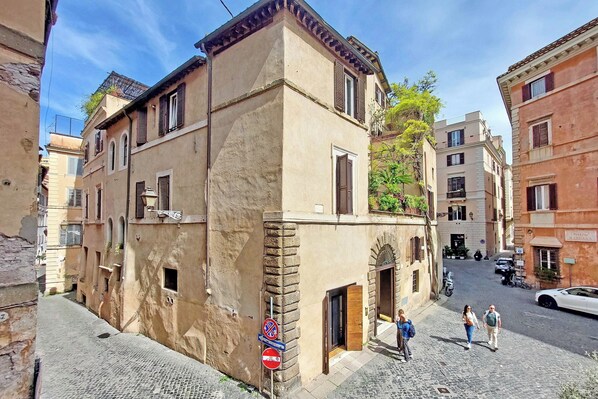 Exterior - YCH-Luxury home near Piazza Venezia (Rome)