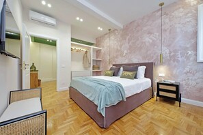 Blackout drapes, iron/ironing board, free WiFi - YCH-Luxury home near Piazza Venezia (Rome)