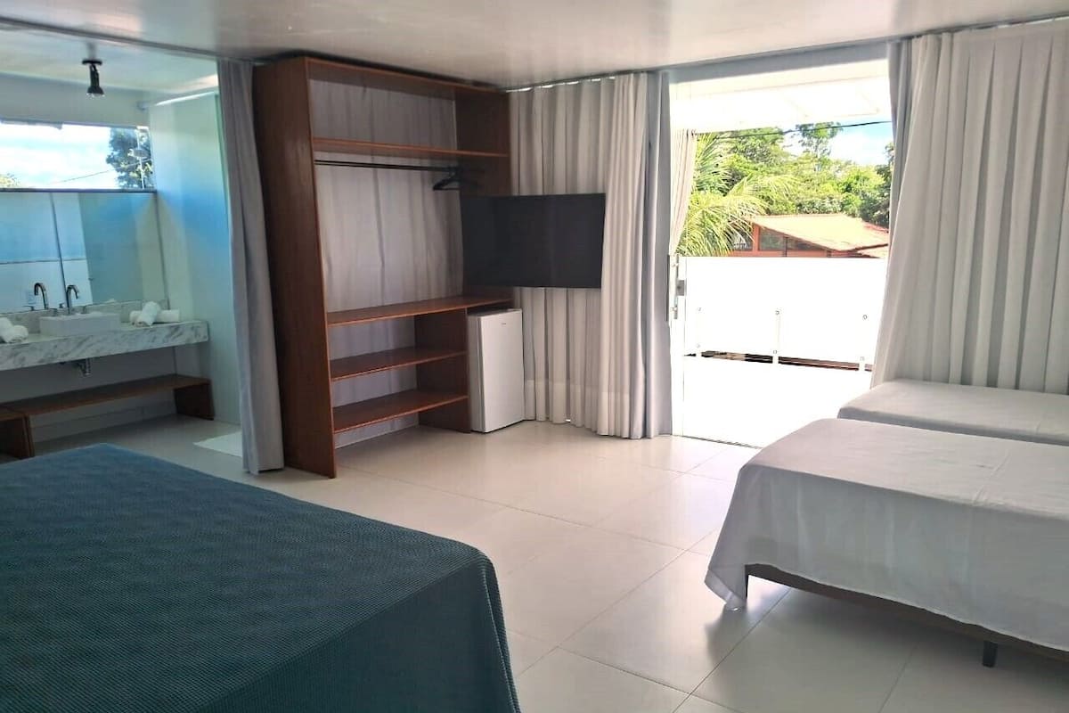 Suite Deluxe, lanai, vue sur la piscine | 1 chambre, accès au Wi-Fi (inclus), literie fournie