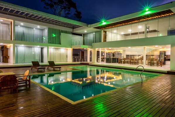 Outdoor pool, pool loungers - Pousada Corais de Ibiza (Porto Seguro)