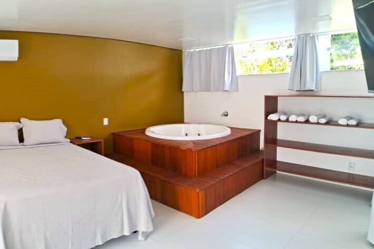 Suite luxueuse, lanai, vue sur la piscine | 1 chambre, accès au Wi-Fi (inclus), literie fournie