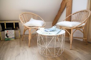 Interior - La Casanyeres B&B - Normandy countryside - 5min/Mer - Beach Cabin (Touffreville-sur-Eu)