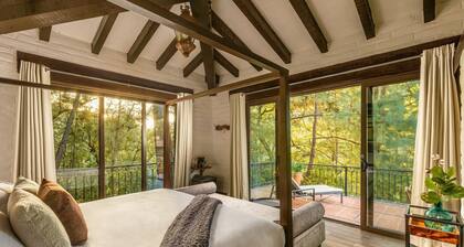 Room in paradise between the sierra madre forest and Lake Juanacatlan.