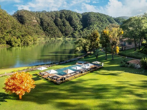Room in paradise between the sierra madre forest and Lake Juanacatlan.