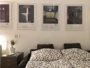 Iron/ironing board, WiFi, bed sheets