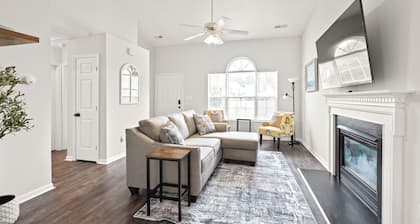 Charlotte Getaway: 3-Bedroom Gem with Big Backyard