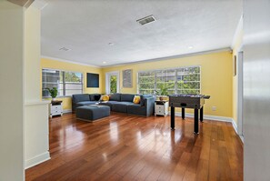 Games room - Tampa Nest, near Bucs Stadium and TPA (Tampa)