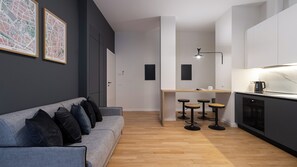 Smart TV - Italianway - Cola Montano 29 B (Milan)