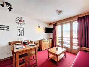 Dining - 200m from resort center, 3rd floor, swimming pool, sauna, hammam, balcony, tv, 38m², La Toussuire (Fontcouverte-la-Toussuire)