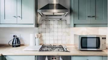 Apartment | Private kitchen | Fridge, microwave, oven, stovetop