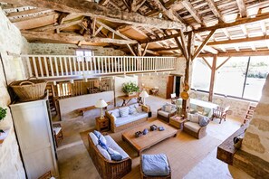 DVD player, ping pong