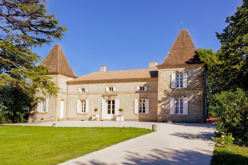 Chateau Segalas - Six Bedroom Castle, Sleeps 12